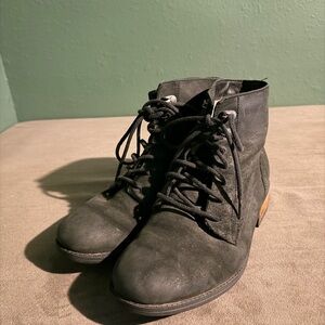 Ugg Black Suede Lace-Up Denhali Boots s8